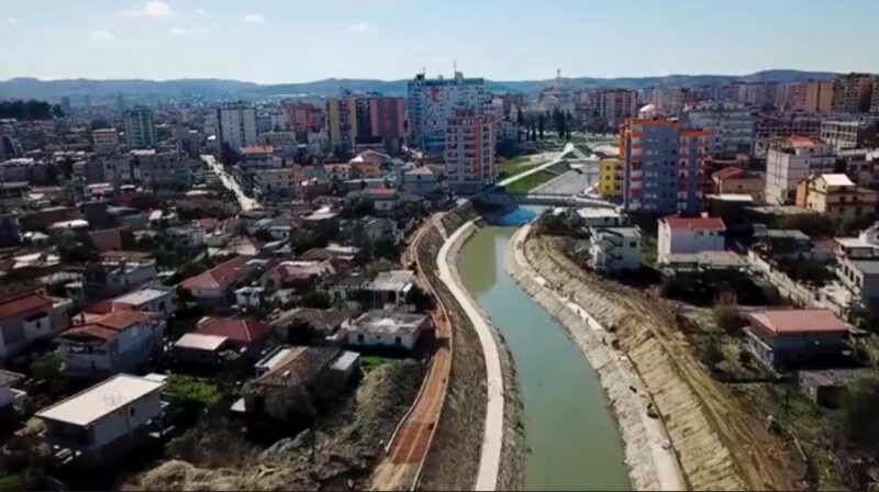 Rehabilitimi i lumit Gjanica, me përfundimin e punimeve të fazës së dytë, synohet rikthimi i tij në karakterin e tij natyror, të prekshëm për banorët e qytetit të Fierit.