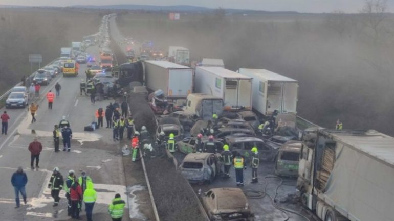 Aksident zinxhir në Hungari, përplasen 42 automjete në një autostradë, 36 të lënduar